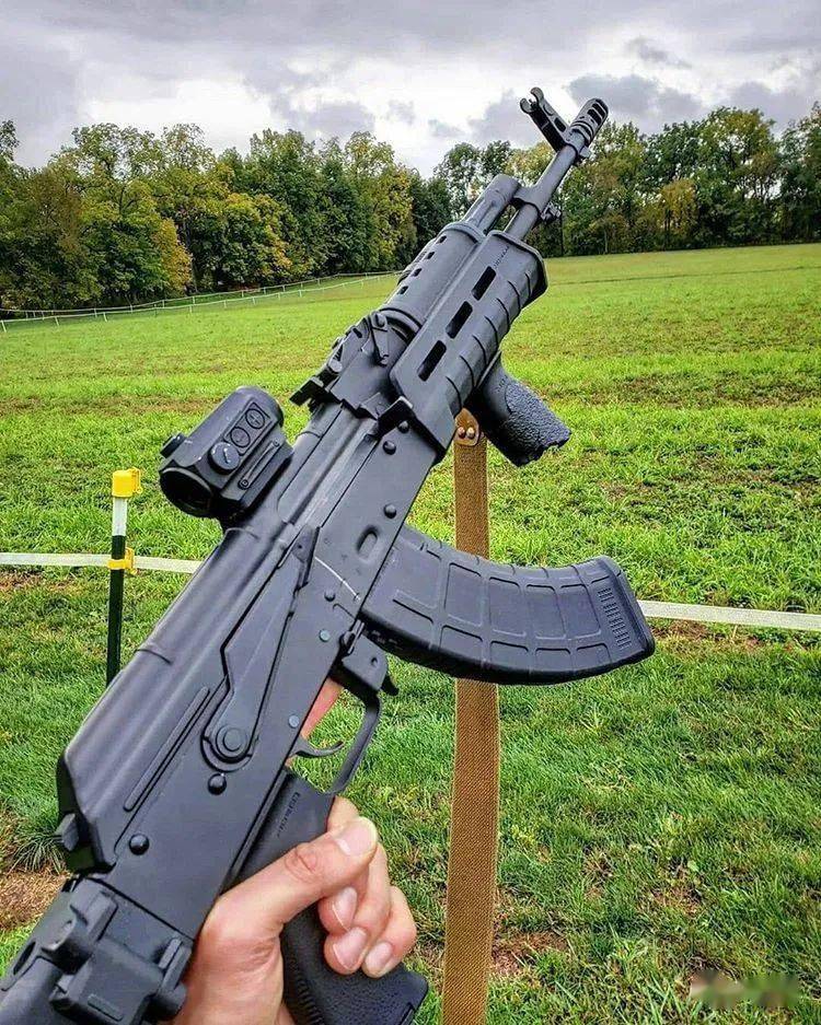 周末靓图没有什么比周末睡到自然醒然后看一组枪械图更爽的事情了吧