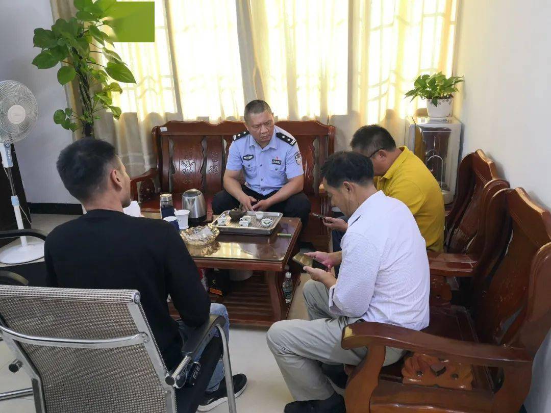 汤坑东联山脚下一男子随意点火险烧山一查身份不简单