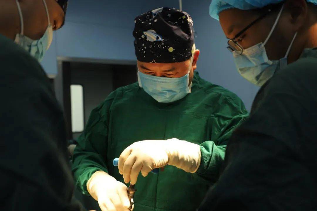 坚守创新丨西北民大附属医院省二院院长谢兴文为医护人员作题为科研