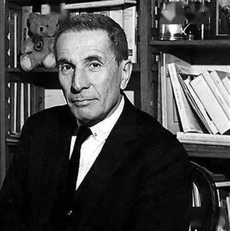 迪诺布扎蒂鞑靼人沙漠千万人的故事却有着相同的剧本