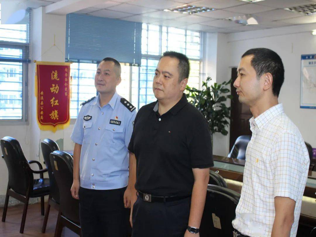 省公安厅团委书记毛一根到安溪县局城厢派出所调研工作