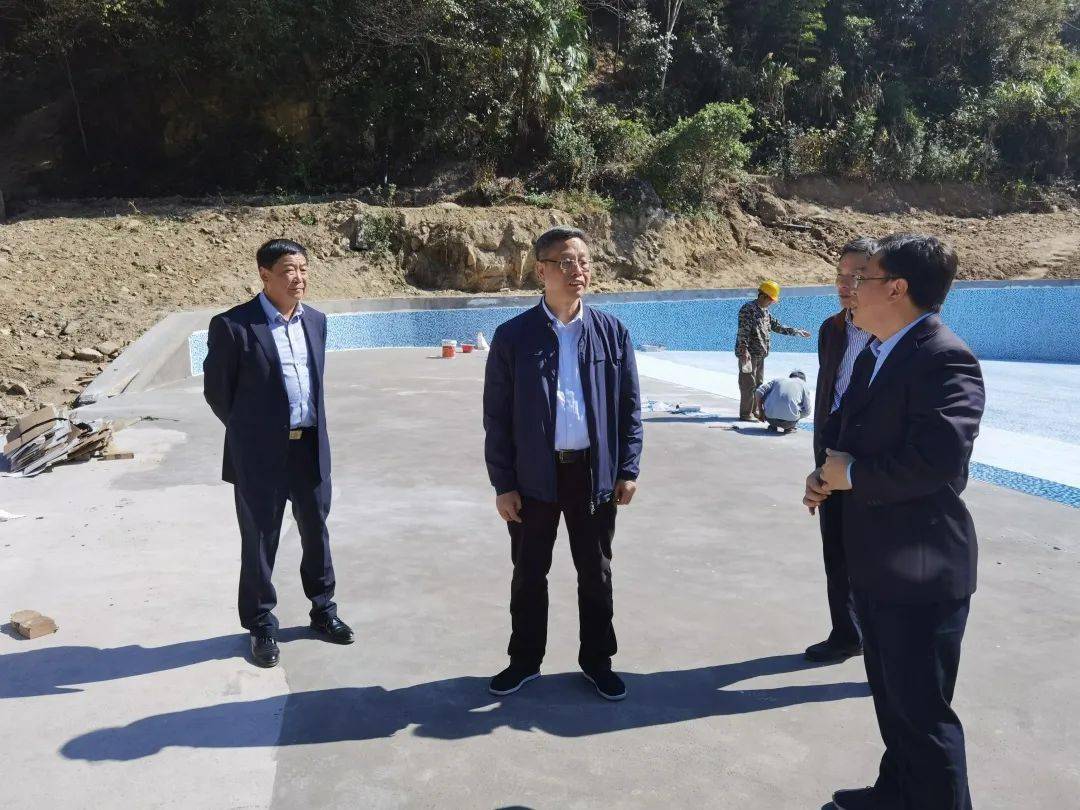 三清山风景名胜区党委书记诸立,党委委员,管委会副主任颜国忠,杨经财