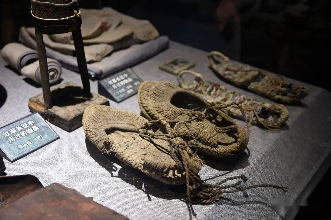 两万五千里长征的伟大胜利战士们取得了在如此艰苦的条件下吃野菜