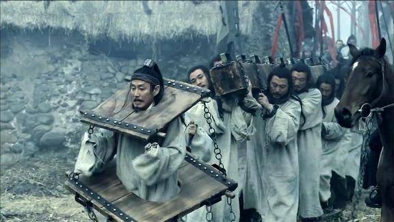 卧薪尝胆君王戴着刑枷就要去他国为奴岂料老百姓却不心疼他