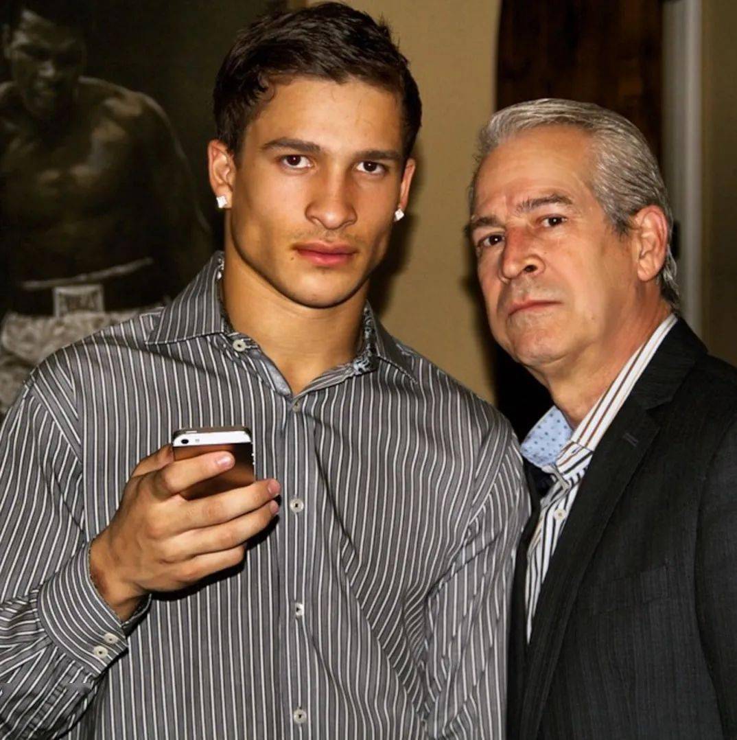 时尚圈新一代背景系男模,身高六尺的铁血真汉子,阳刚直男体育生