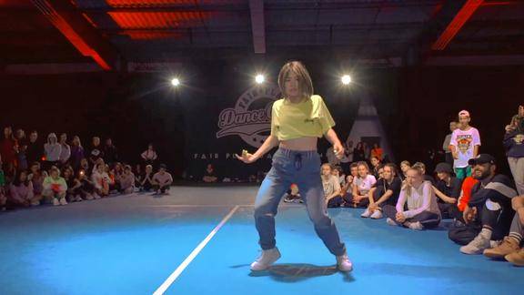 亚裔00后全能萝莉莫小贝baileysok授课编舞midnight