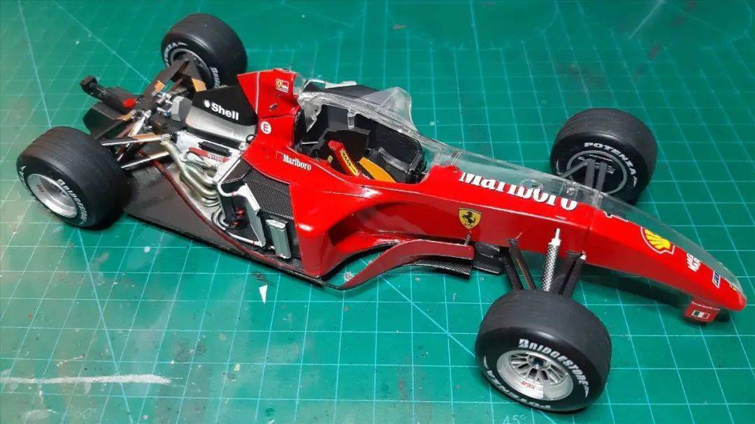 kit大師作半透明f1田宮120ferrarif2001賽車模型