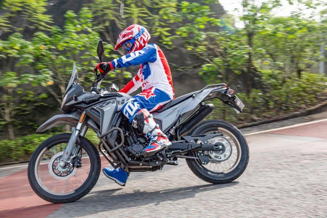 无极300gy测评:能上牌通勤才是生活娱乐兼顾的好越野