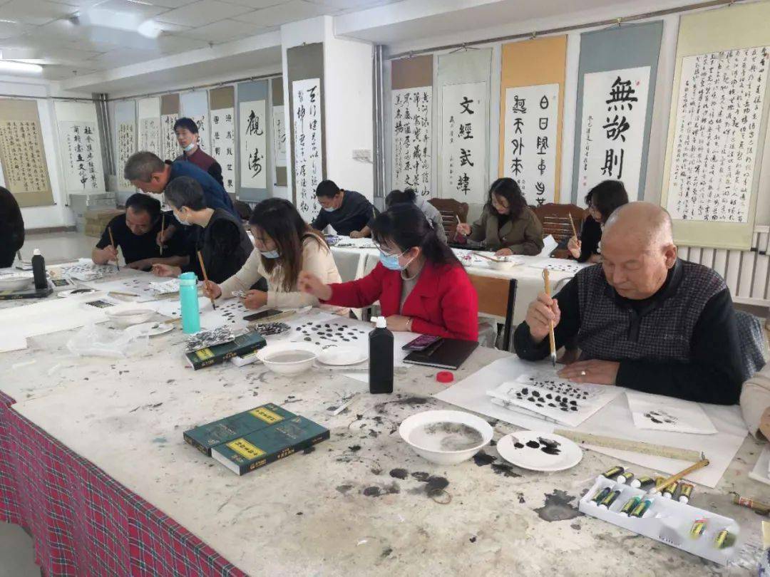 乌拉特后旗美术馆,文化馆举办国画兴趣培训班