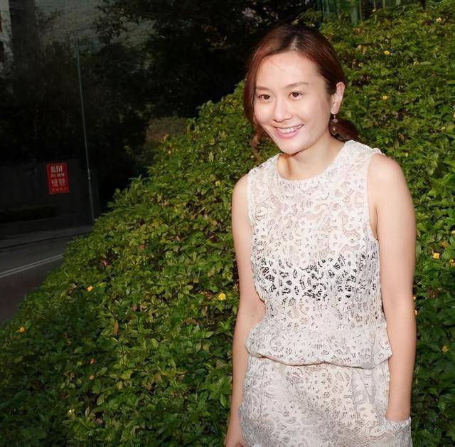 前tvb小花黄宇诗曾被骂小三上位,今与男友感情稳定逛超市