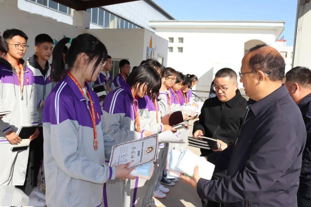 喜报涿州市实验中学获2020年中小学生秋季田径运动会团体第一名