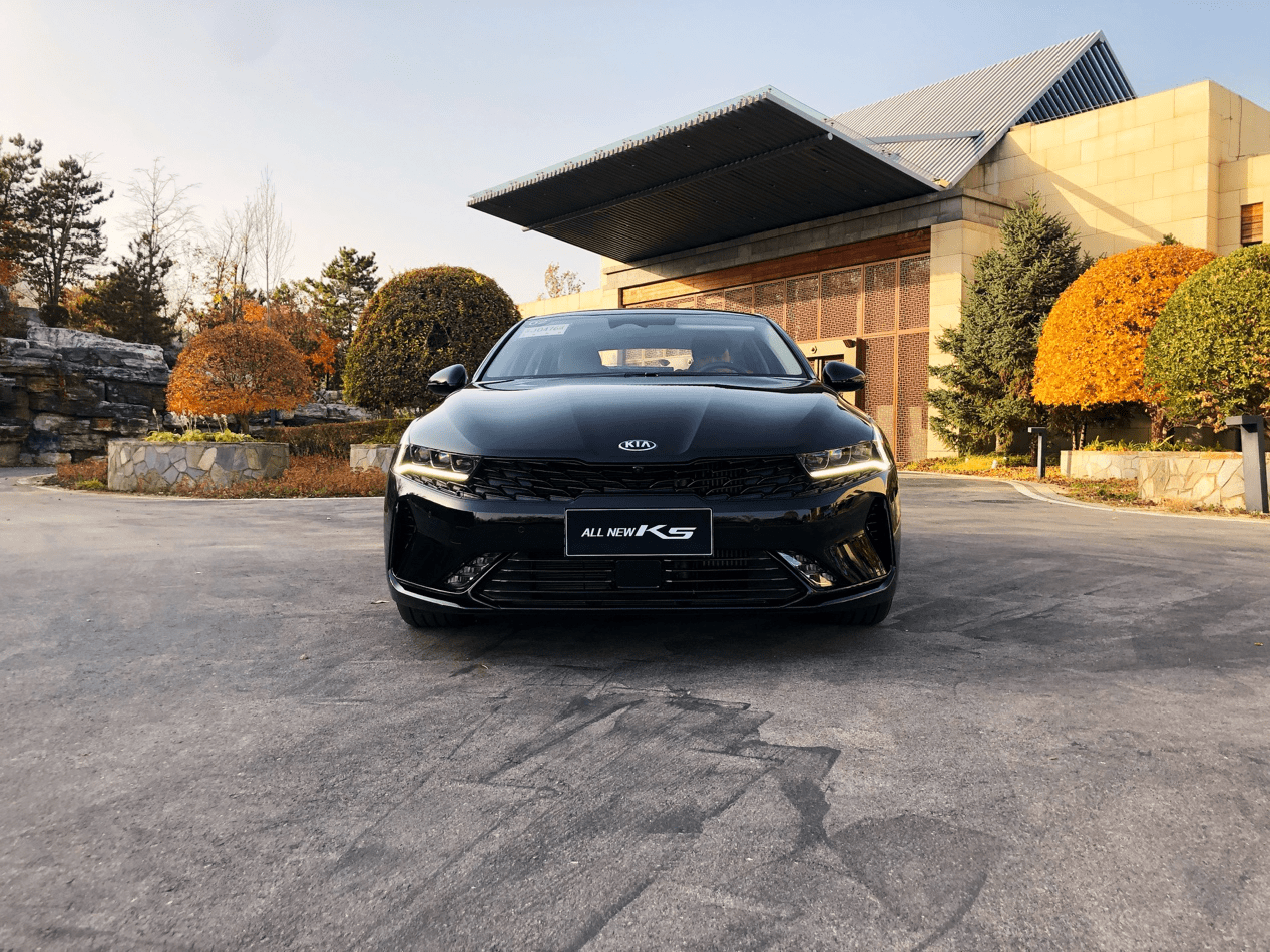 k5凯酷基于东风悦达起亚第三代i-gmp平台打造,整体设计偏向年轻运动