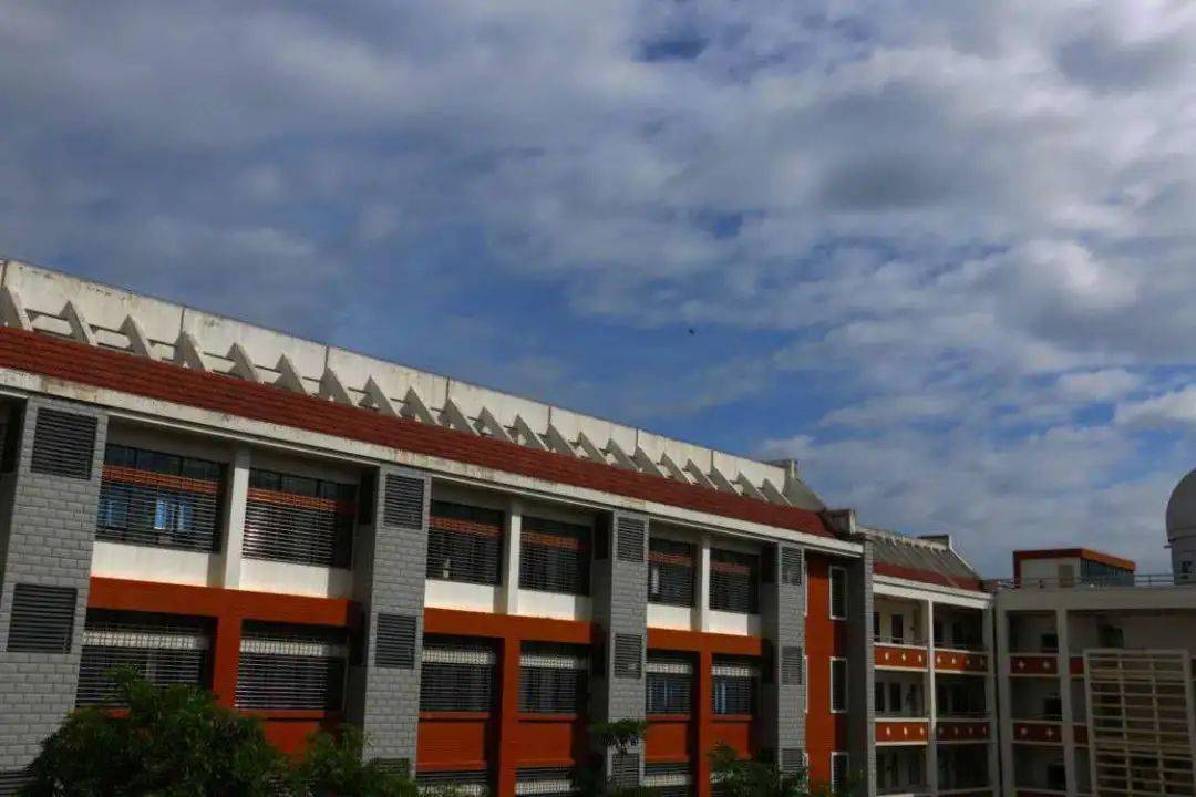 "木叶知秋声,灌中寻秋影"——厦门一中集美分校(灌口中学)第一届校园