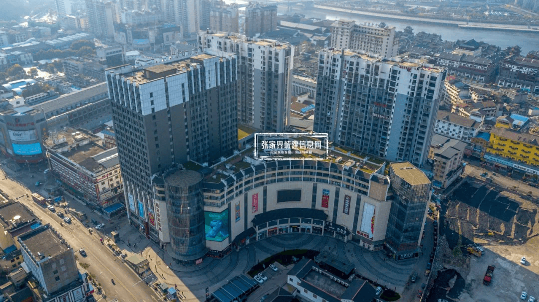 红门家园,张家界家具电器市场,中商广场,"龙城街" 一二期等正在完善"