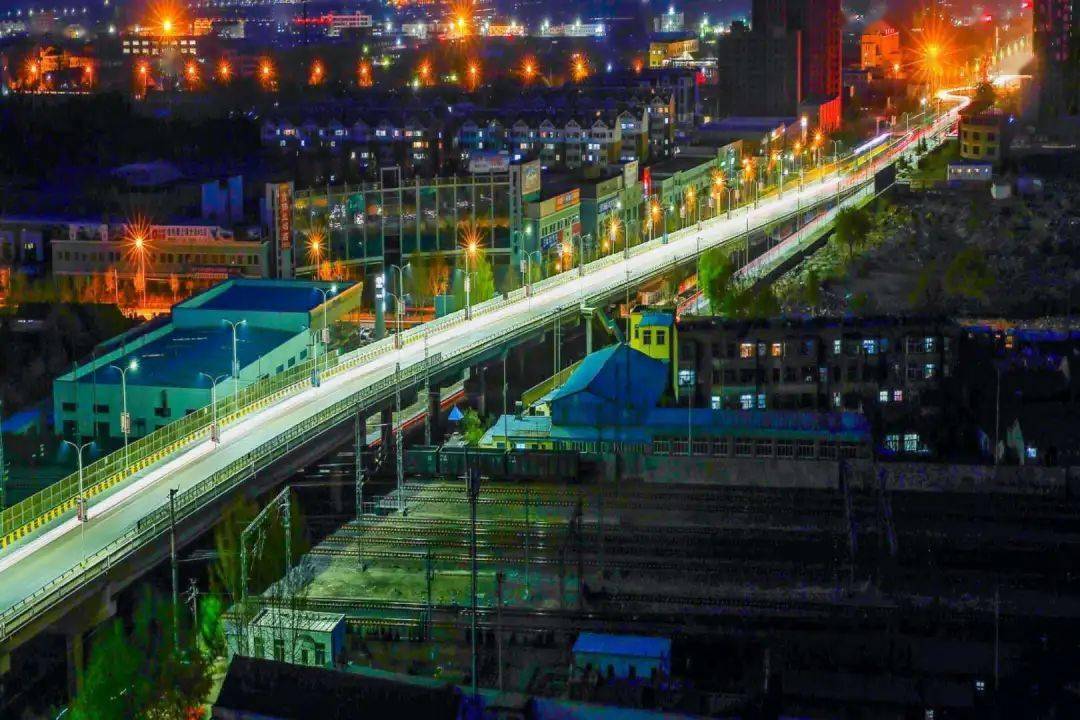 鹿云义)学府之夜(摄影:鹿云义)车流滚滚(摄影:郭美杨)近日,高密市老年