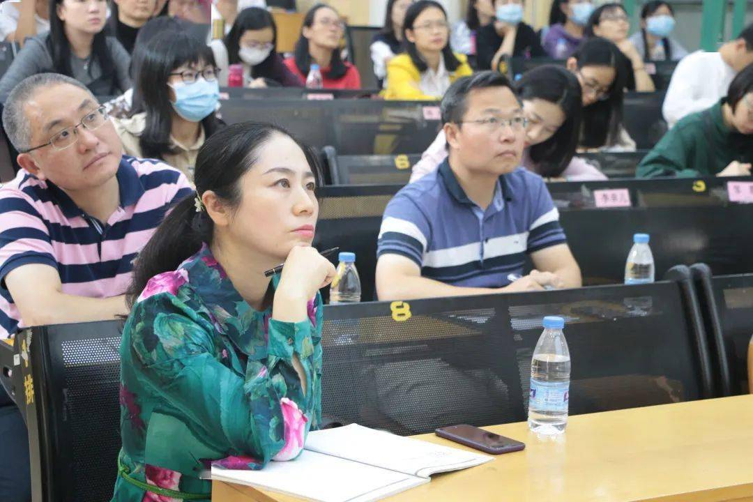 张玉金教授此次作文教学的讲座,反响极其热烈.