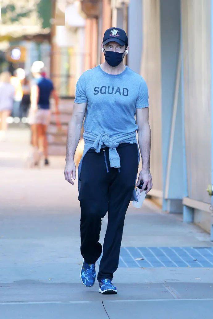 狼叔最新纽约街拍像在走t台