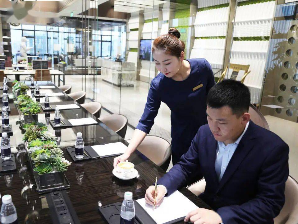 四维度感受高端写字楼物业服务_客户