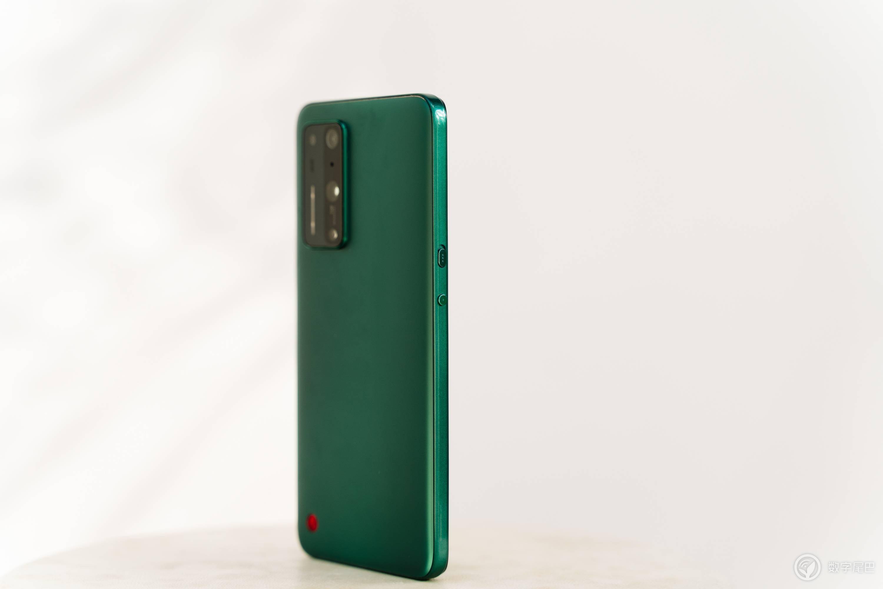 很大程度上我还是很认可锤子「圆滑当道时代的锐利异类」的自我评价