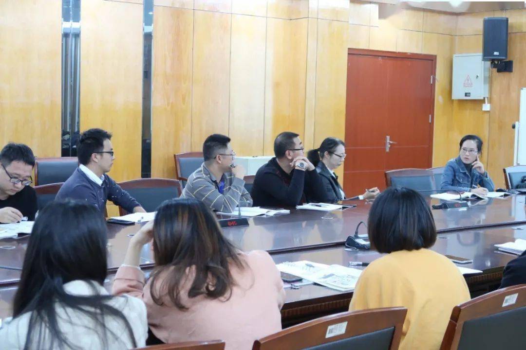 楚门文兴小学邀请温州大学章勤琼博士来校指导教学工作