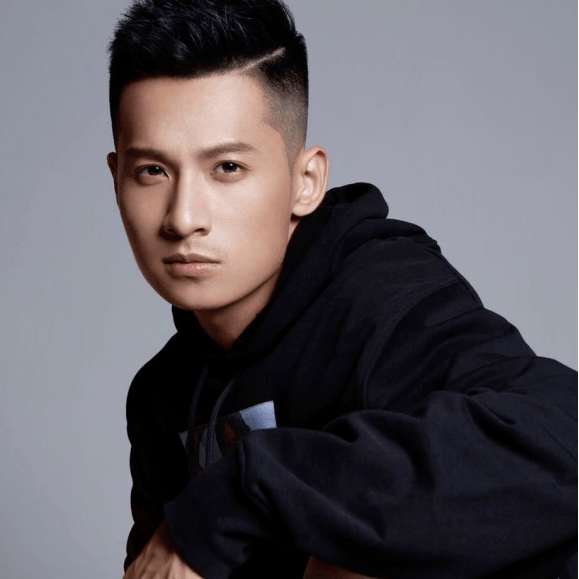 孙骁潇北京人民艺术剧院演员,国家二级演员,毕业于中央戏剧学院北京
