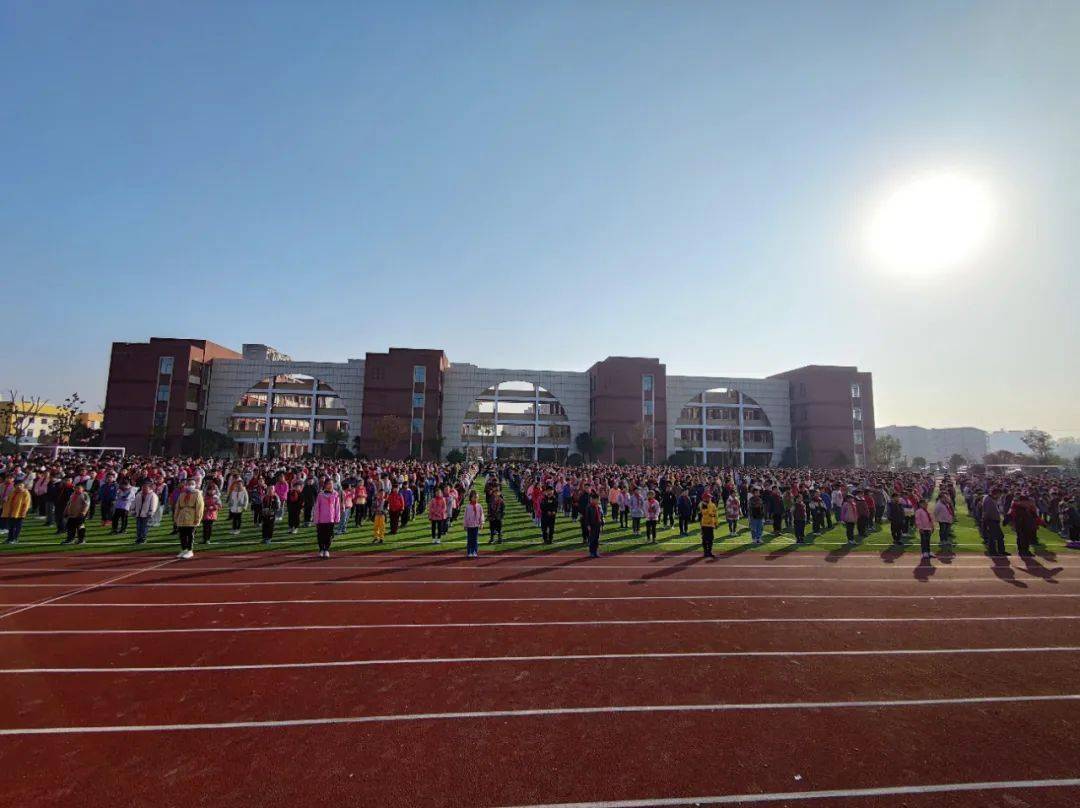 安全第一防范为先兴仁小学开展消防安全疏散演练