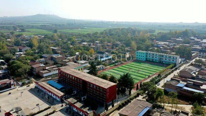 河南孟津:山村女孩的足球梦_in