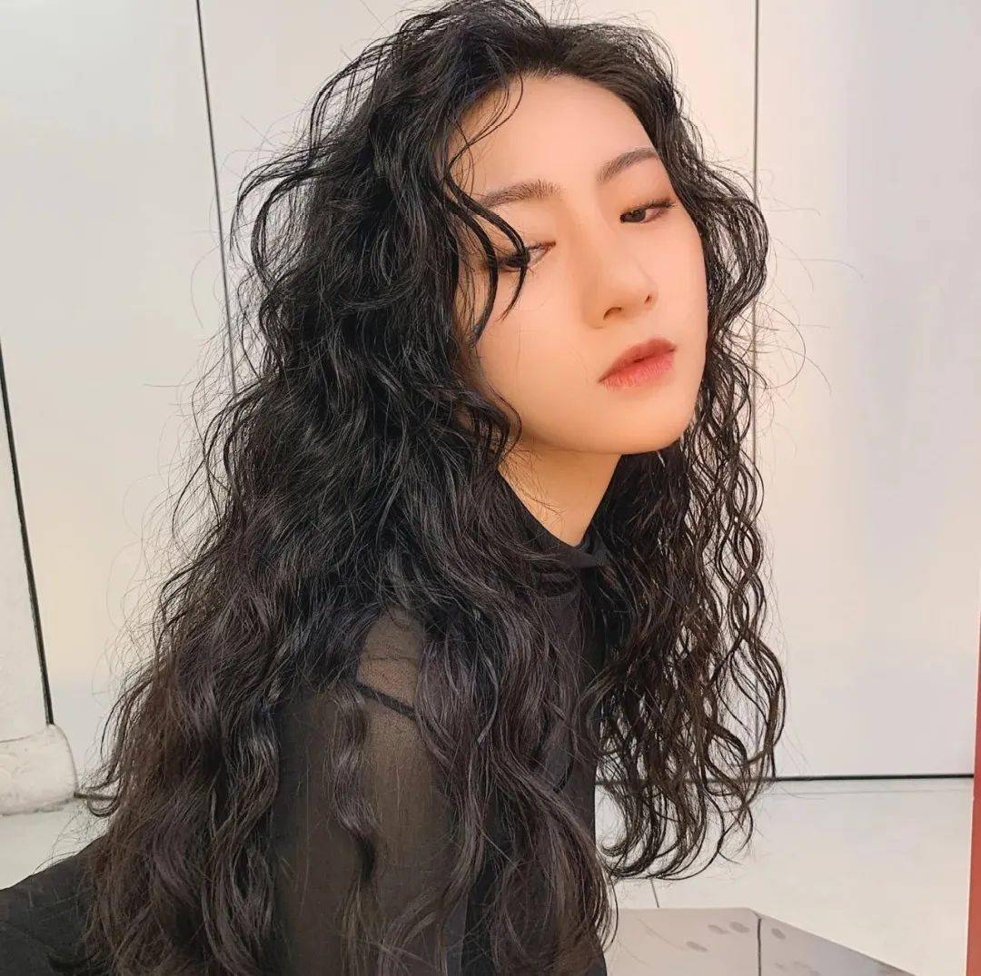 这个冬天不可缺少的小卷毛烫真的很靓仔哦