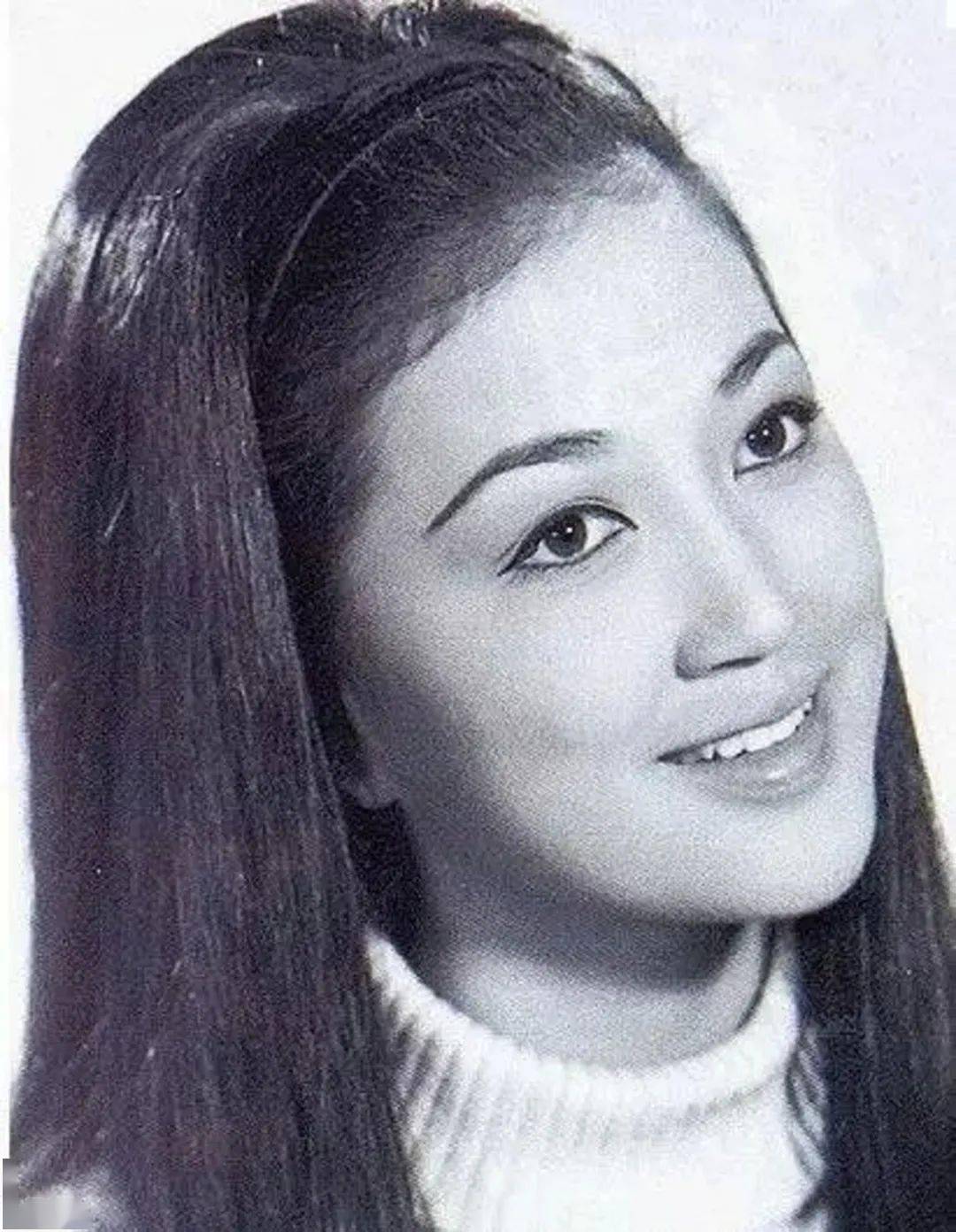 其实早在1966年时,马海伦就是经由参选邵氏影友俱乐部举办的香港玉女