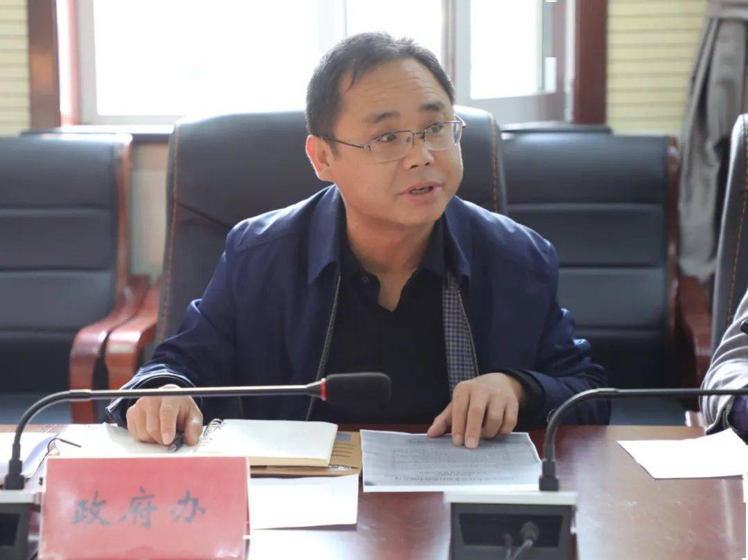 汇报工作11月12日,安泽县委常委,政府副县长王向辉召集清收农商银行