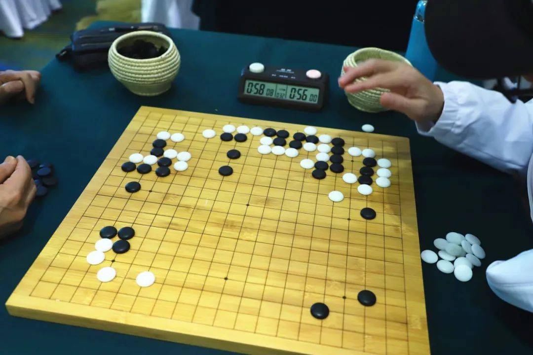 年龄分组,比赛更具挑战性,很高兴能有这样的机会与全省的象棋高手切磋