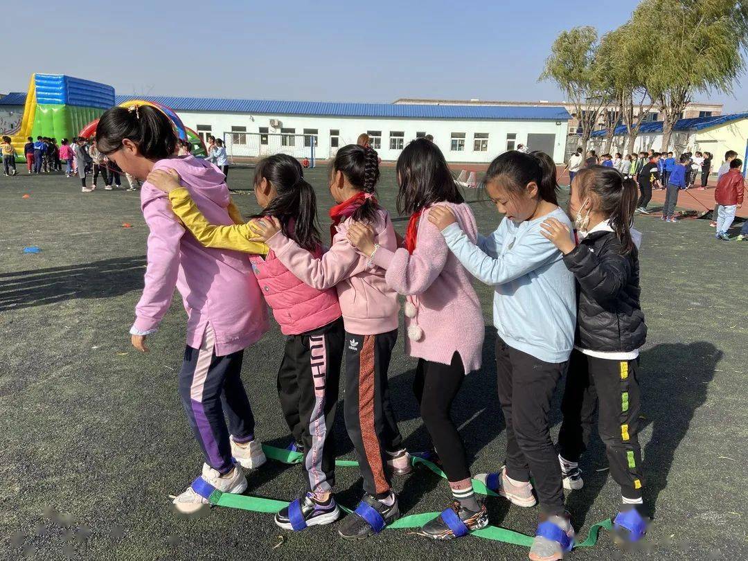 感受运动乐趣展现团队风采翠湖小学趣味运动会