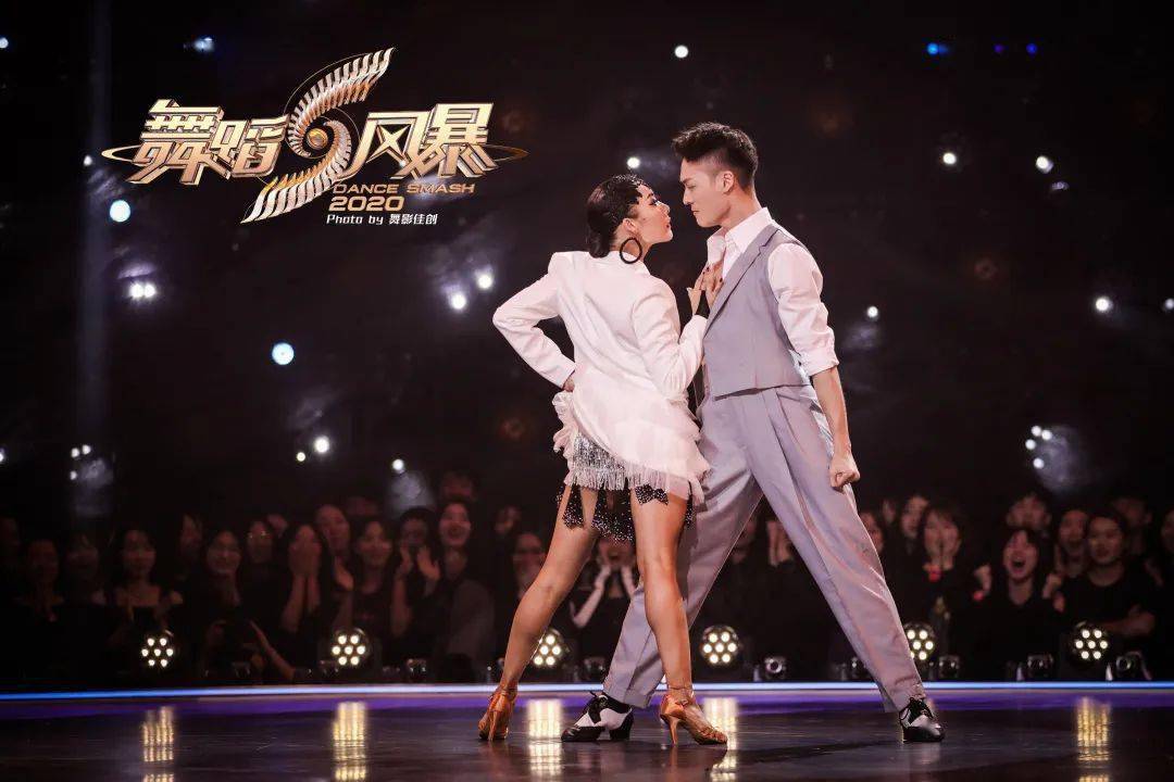 《那不勒斯的狂欢》编导/ 李嘉明&李紫薇舞者/李嘉明&李紫薇音乐响起