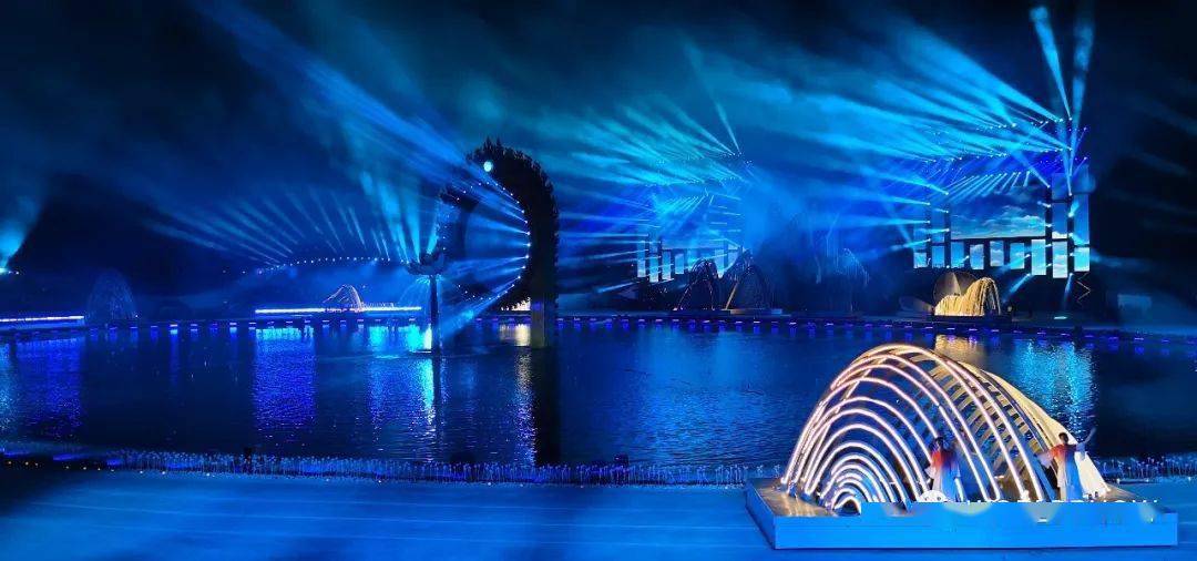 超大型梦幻喷泉巡游表演寻梦莲花湾打造声光电震撼体验