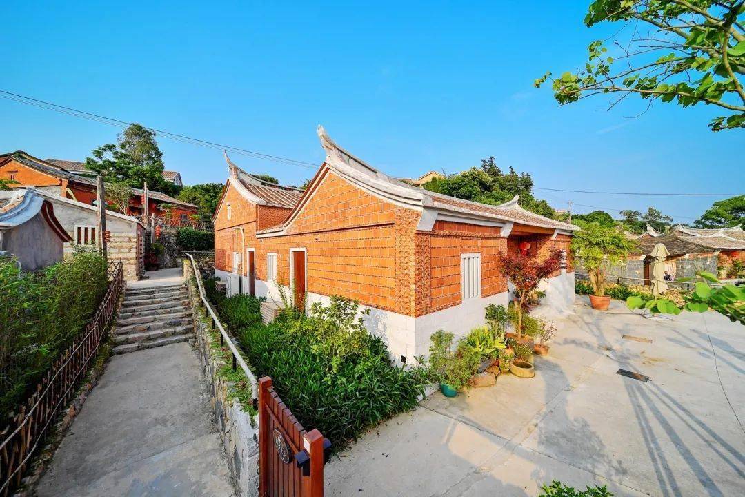 滑动查看更多大帽山境田园综合体,是厦门首个由市,区两级国企——特房