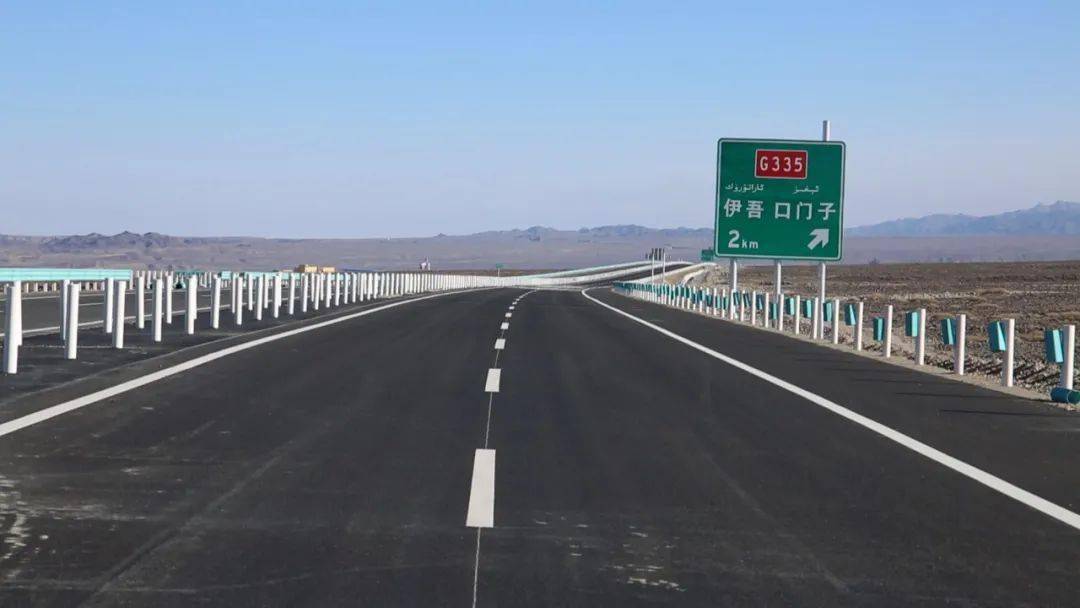 据了解,g7京新高速新疆在建线路全长515公里,采用的是双向四车道高速