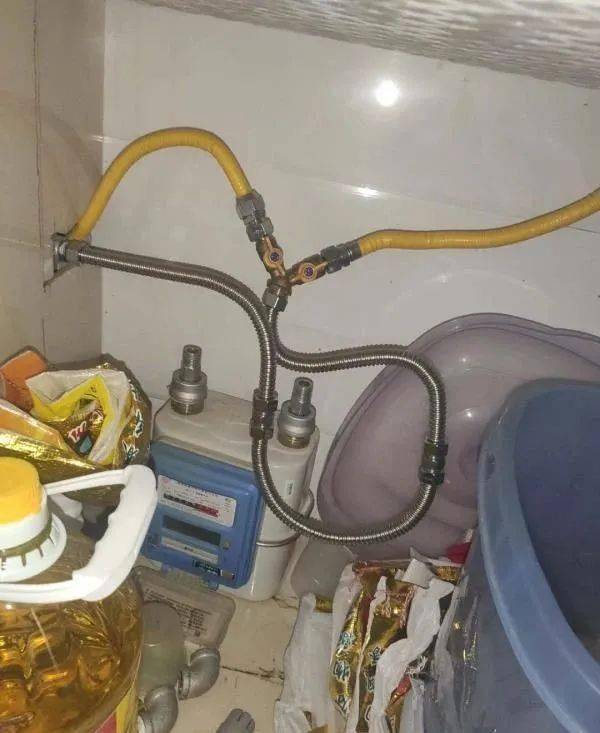 将用气设备连接软管直通入户管道,偷盗使用天然气