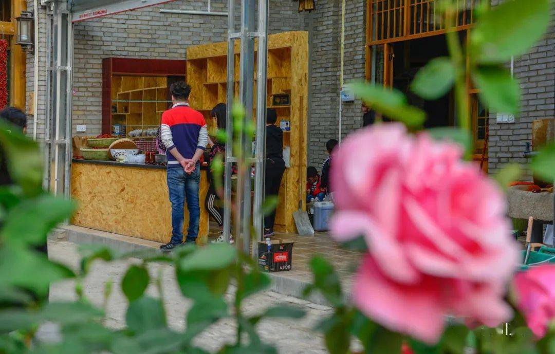 2020年4月26日,古清化曹老太辣料小作坊在博爱县花间巷开张,吸引众多