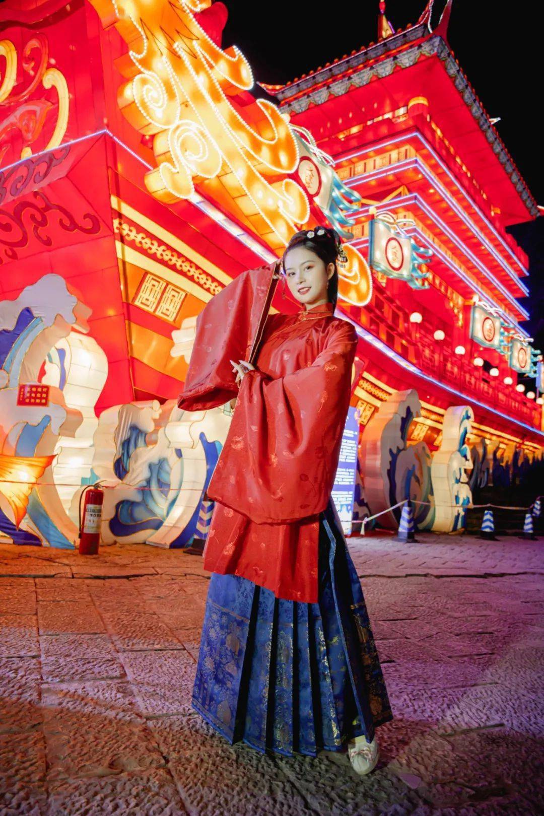 重庆私藏汉服打卡圣地一秒穿越十里古街公交直达看灯会