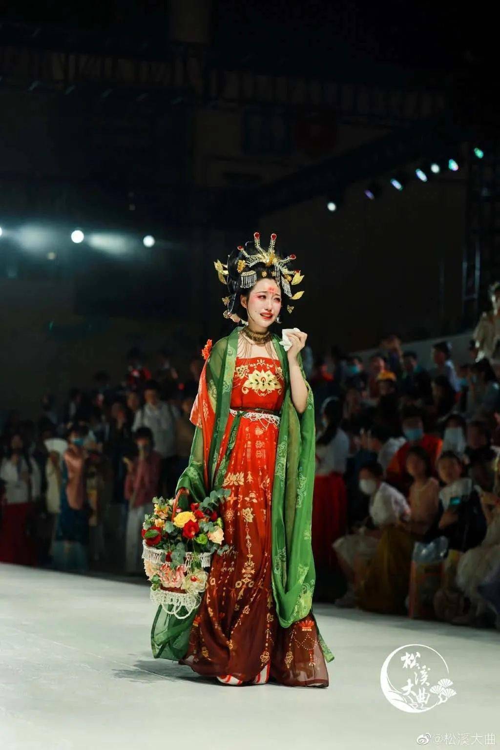 1000万网友争看汉服走秀罗衣飘飘一眼印永恒