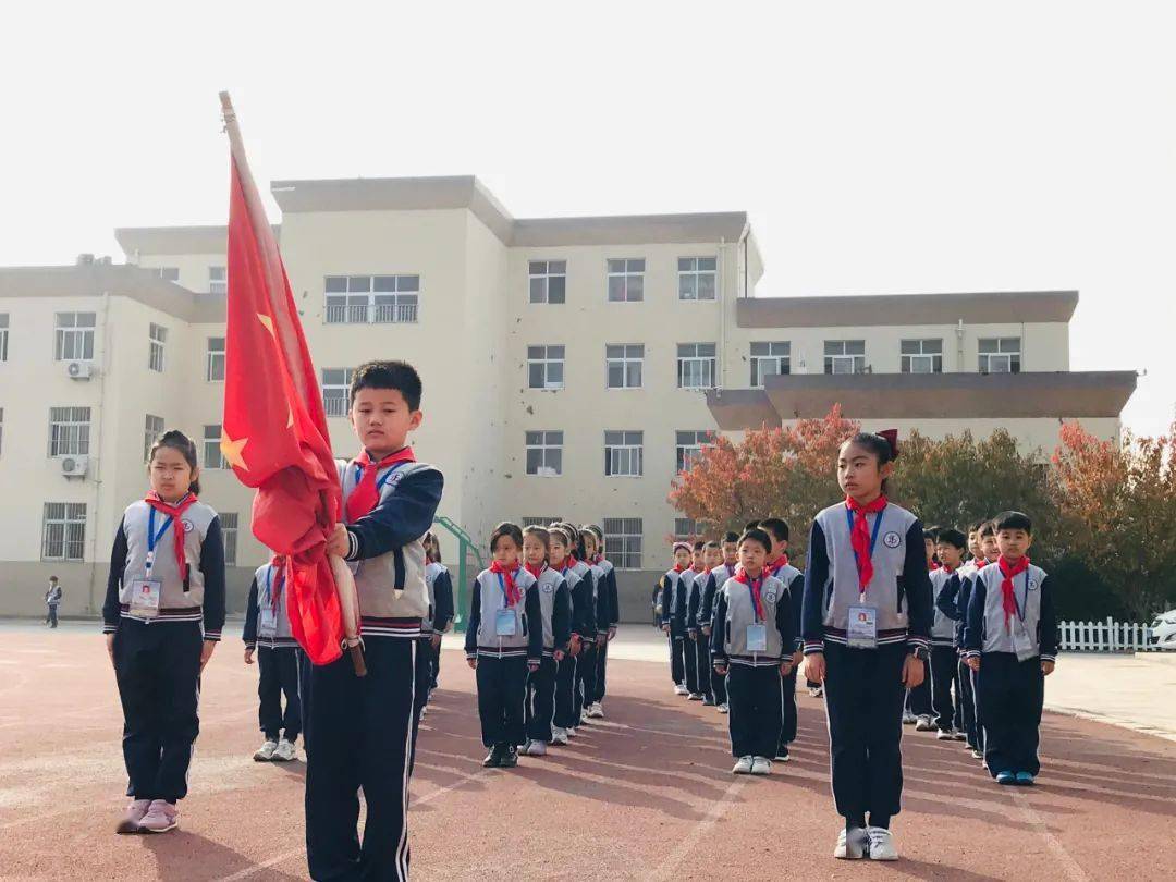 和乐教育国旗课程勤奋学习让成长更闪亮三台小学第十二周升旗仪式