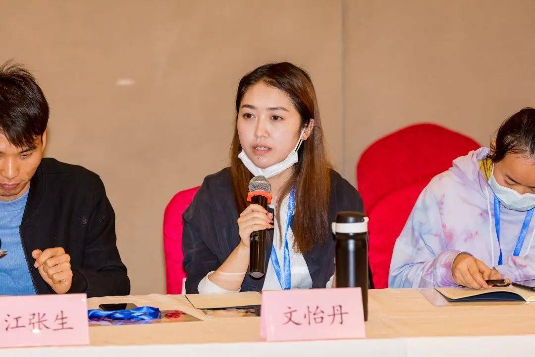 在座谈总结中,姜婷婷同志为学员们情真意切的发言所感动,为他们20多天