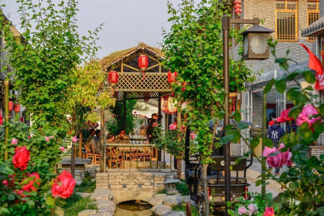 2020年4月26日,古清化曹老太辣料小作坊在博爱县花间巷开张,吸引众多