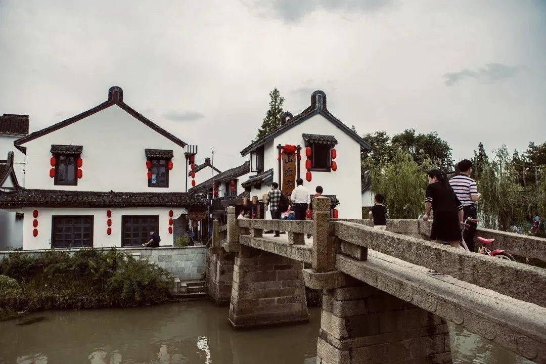 来到了上海走过这座桥山塘河上山塘桥,山塘桥边两山塘山塘桥都是这条