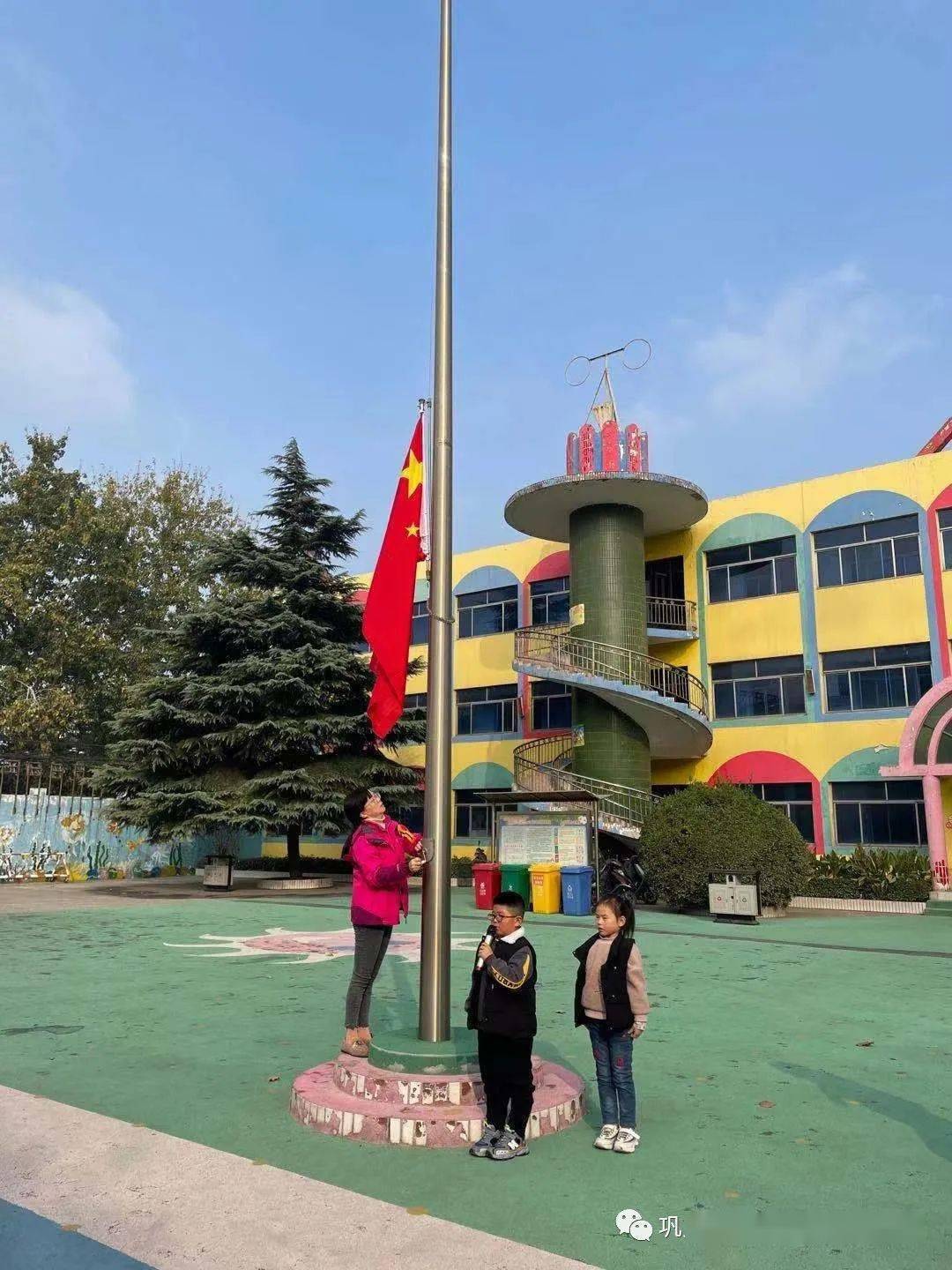 童心爱祖国国旗下成长伊洛幼儿园升国旗仪式