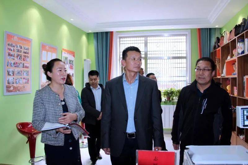 新闻苏日嘎拉图深入街道社区调研