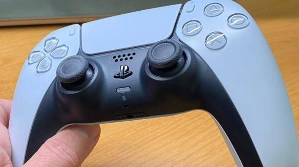 ps5目前不支持蓝牙音频设备玩家可以在手柄上接耳机