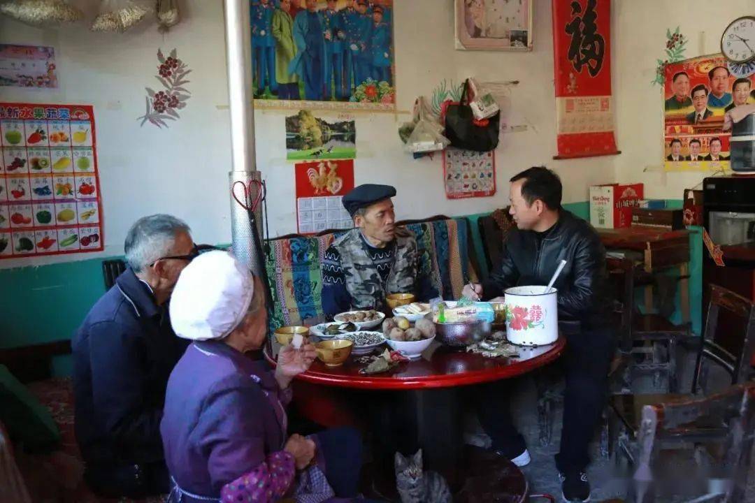 道真县文家坝村第一书记曾祥虎为民办事就要立说立行