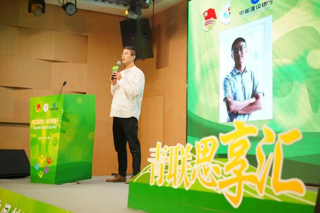 李红梅与中央广播电视台"粤港澳大湾区"节目主持人蔡志雄现场连线对话