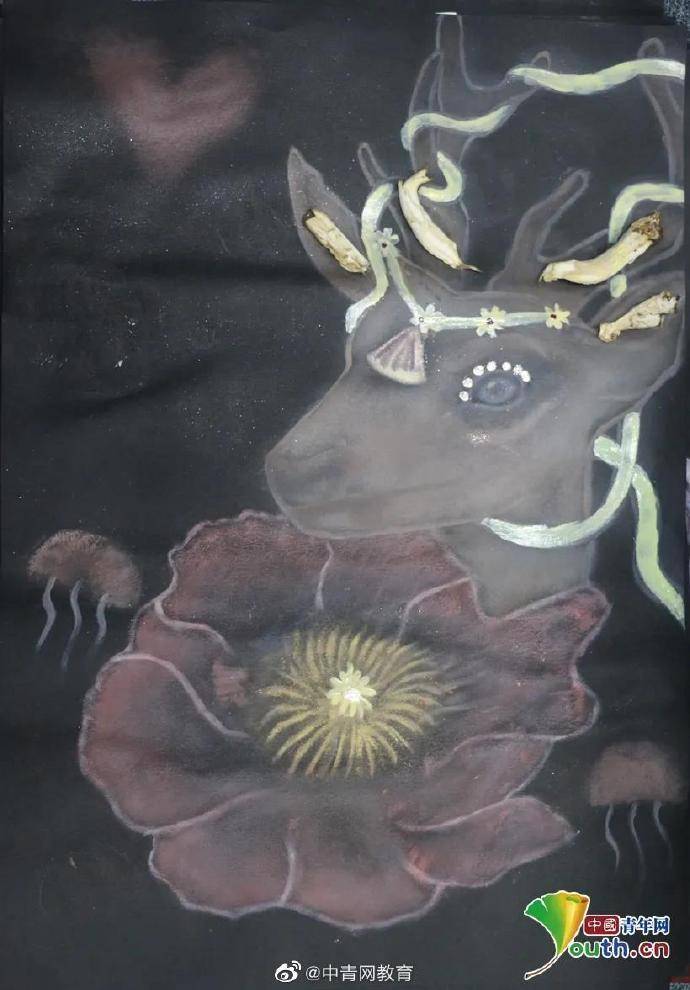 漂亮大学生用蘑菇孢子作画刷屏漂亮